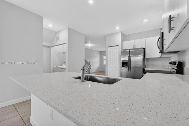 Building Photo - 2619 SE 11th St