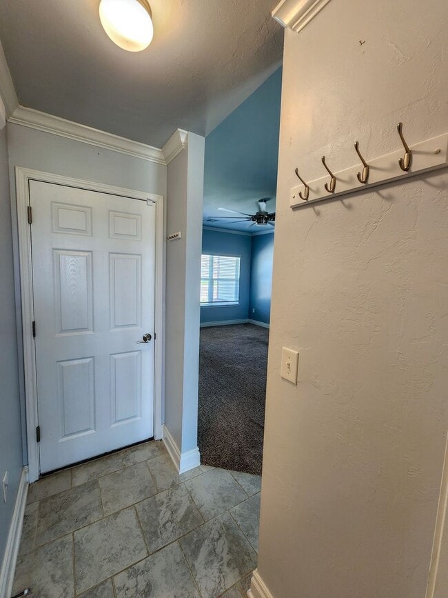 Building Photo - 3 bed, 2 bath home in Shawnee!