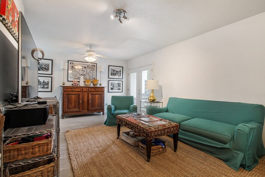 Building Photo - 5421 Constance St