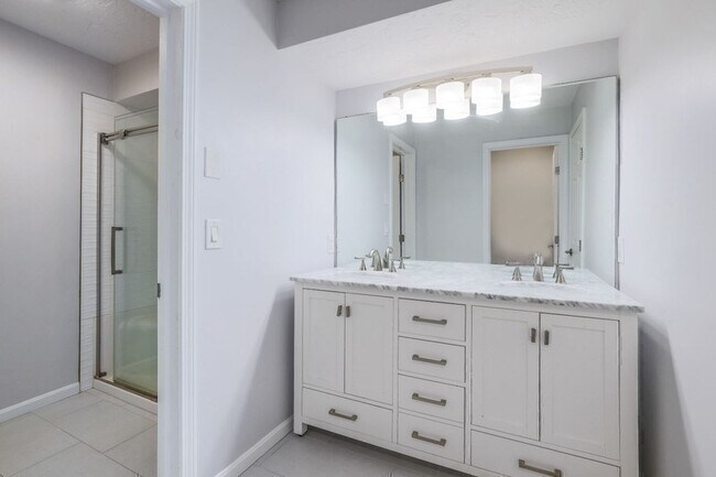 Building Photo - 78 Pointe Rok Dr