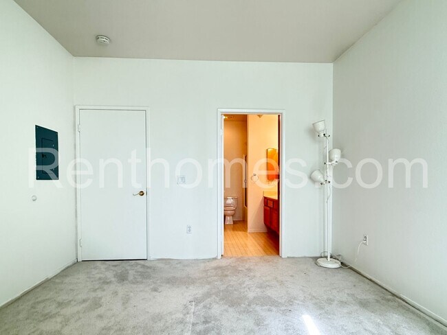 Building Photo - 8676 New Salem St