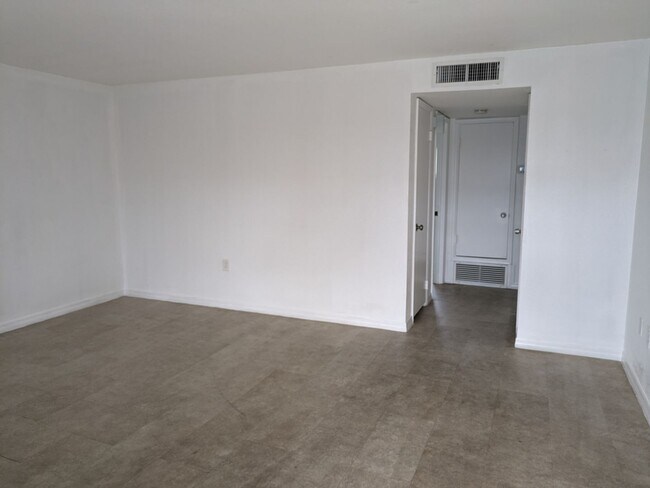 Building Photo - 140 Minna Ln