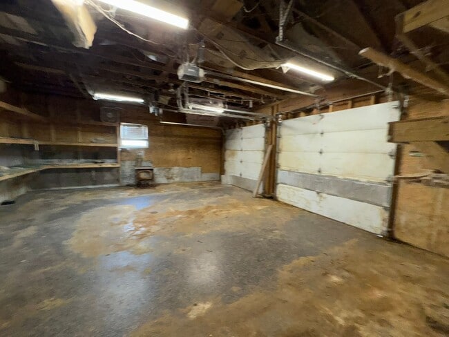 Building Photo - 6120 Dove Lake View