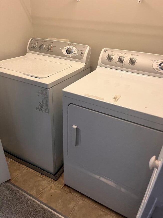 Building Photo - Spacious 2BR/3BA Townhome in Rennaisance Park near Downtown Raleigh