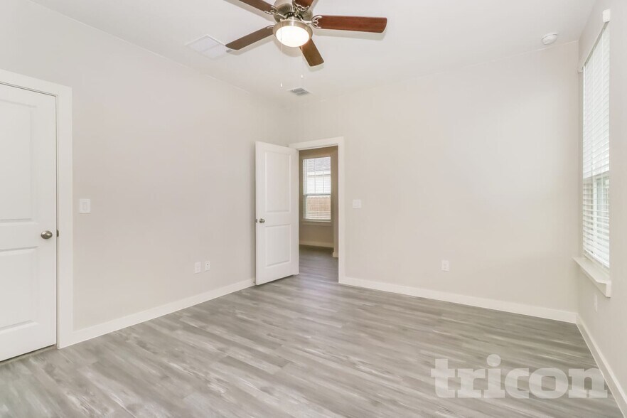 Building Photo - 1604 Mexican Heather Dr