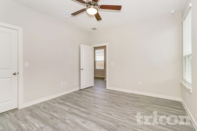 Building Photo - 605 Foxtail Agave St