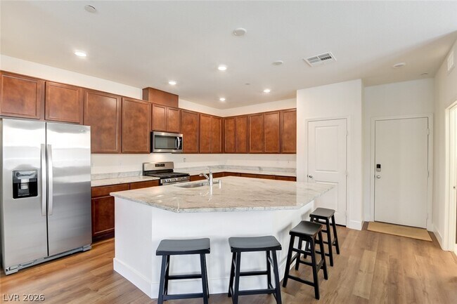 Building Photo - 2875 Starling Summit St