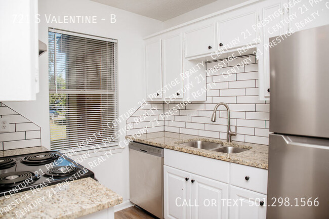 Building Photo - 721 S Valentine-B