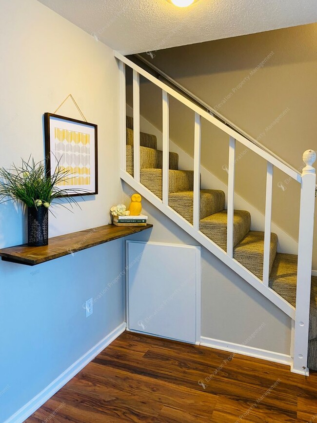 Building Photo - FULLY FURNISHED, 1 BR - 1.5 BA + LOFT CONDO IN NW BEND