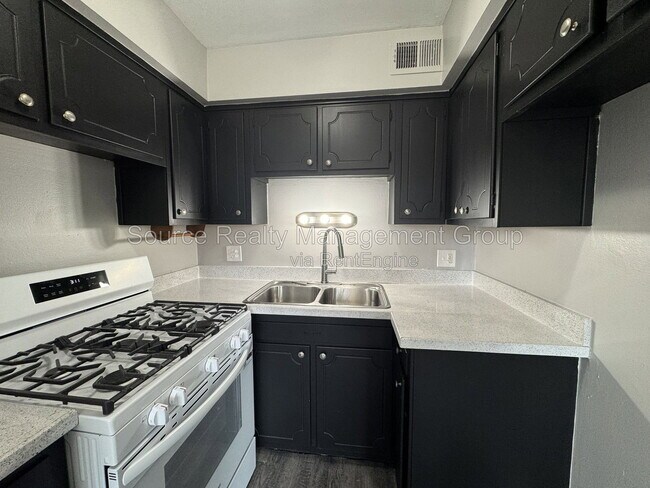 Building Photo - 4431 Oakwood