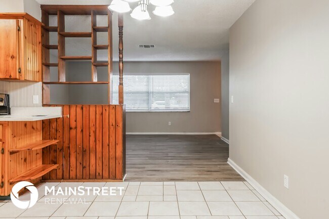 Building Photo - 1010 N Lavon Ave