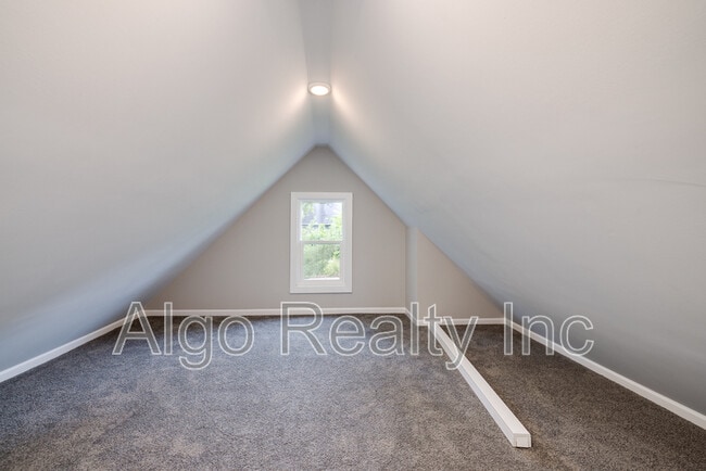 Building Photo - 2123 N Sheridan Ave