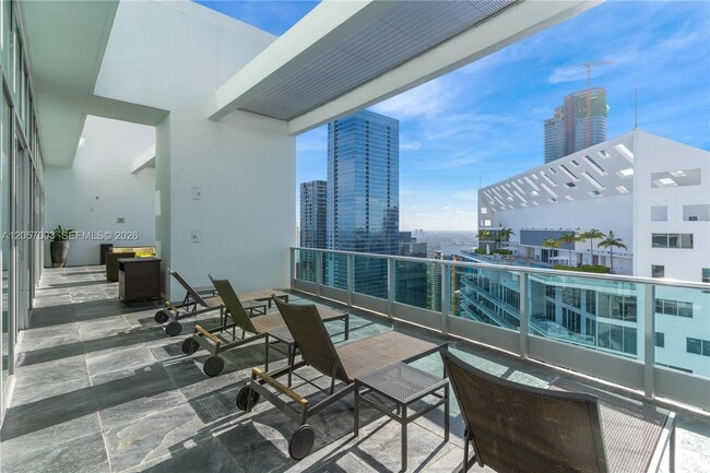 Building Photo - 1331 Brickell Bay Dr