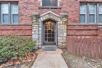 Building Photo - 7557 Buckingham Dr