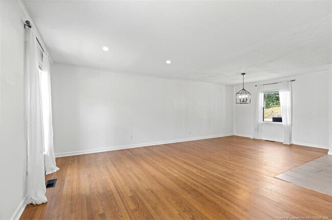 Building Photo - 2710 Fordham Dr