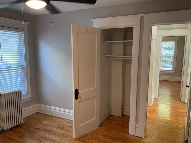 Building Photo - Beautifully Updated 4 BR/2 BA Upper-Level Duplex in Minneapolis with 2-Car Garage!