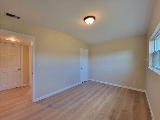 Building Photo - 6267 Hampton Dr N