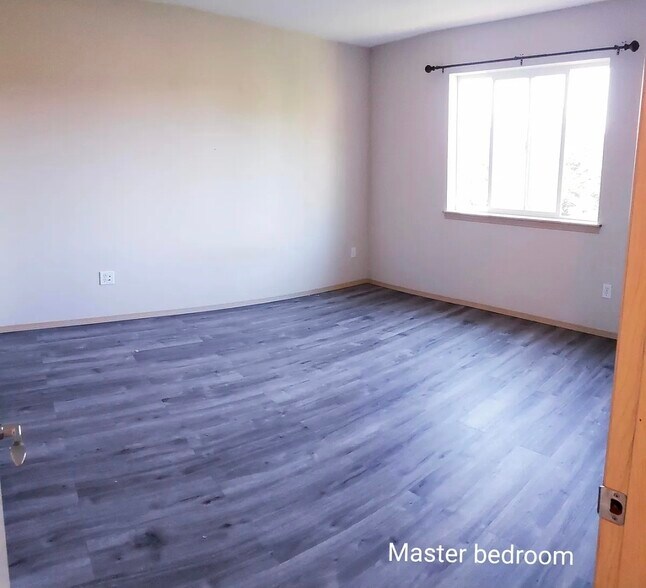 Master bedroom - 1509 147th Pl SW