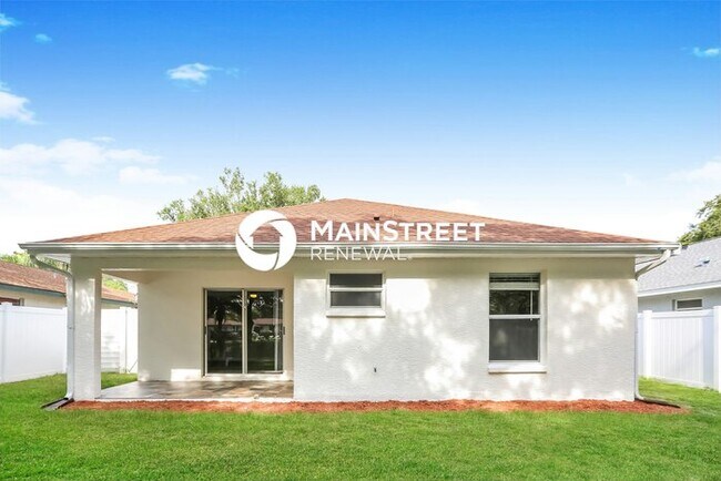 Building Photo - 3 Bedroom Pet-Friendly Home in SARASOTA, FL with Main Street Renewal