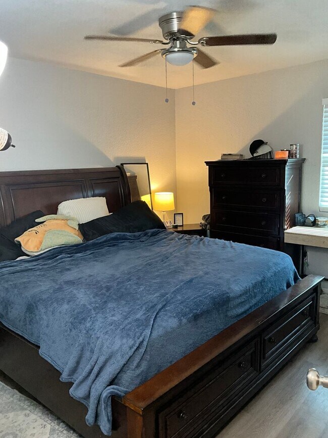 Building Photo - Renovated 3 Bedroom/ 1.5 Bath in Great Neiborhood