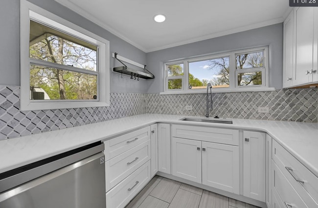 Building Photo - 4265 Brentwood St