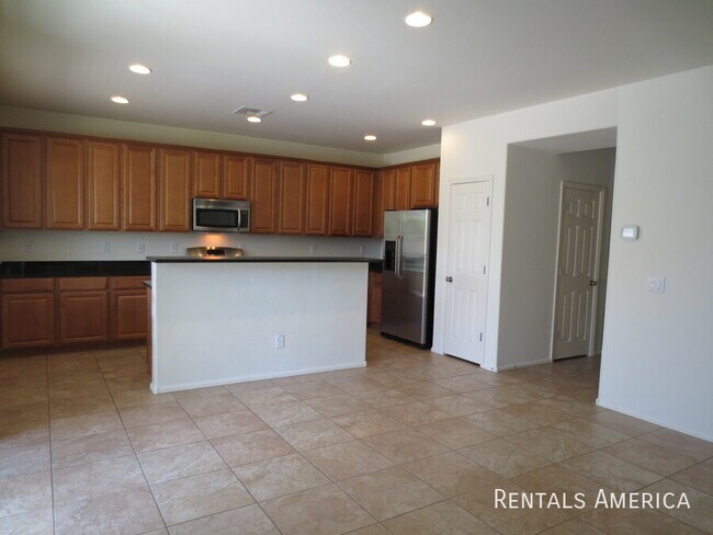 Building Photo - 890 E Doral Ct