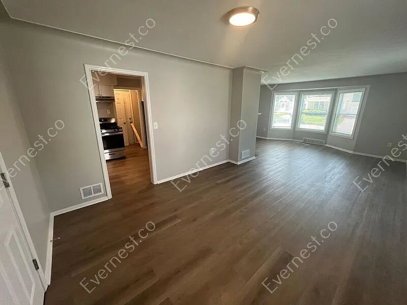 Building Photo - 2820 Winsted Dr