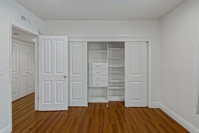 Building Photo - REMODELED, BRIGHT & AIRY HOME ON ONE OF TH...