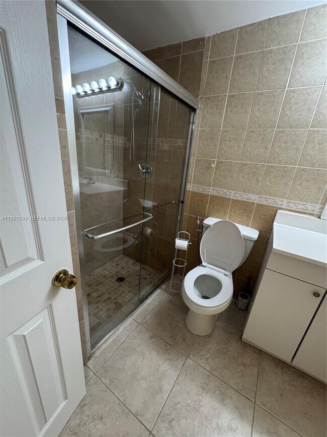 Building Photo - 640 N 71st Terrace