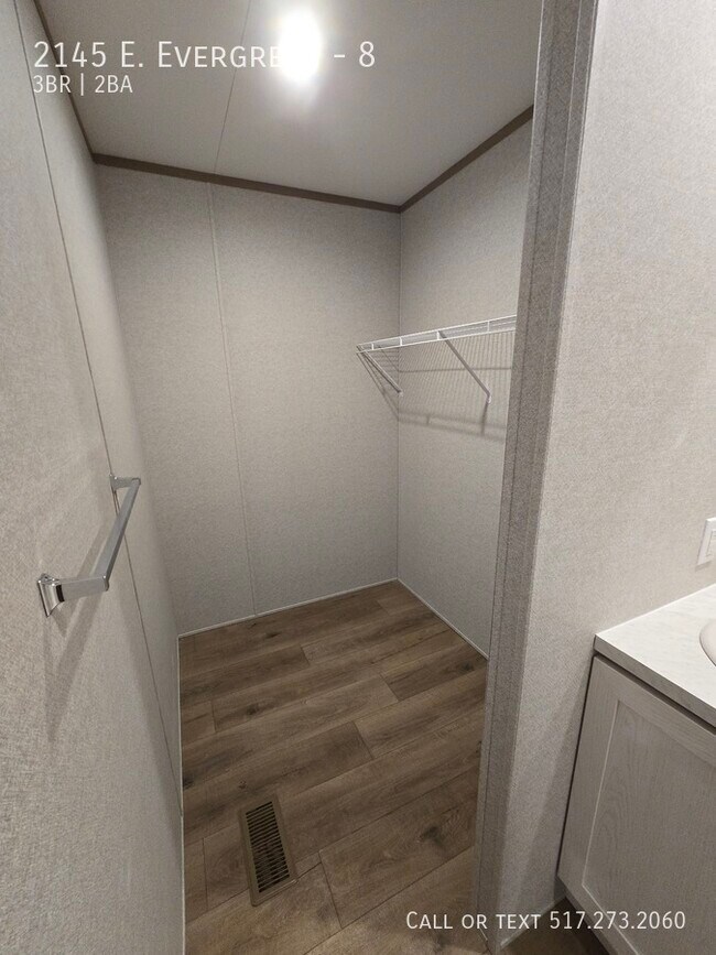 Building Photo - 2145 E. Evergreen-8