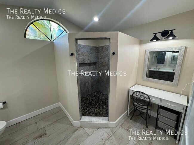 Building Photo - 2601 Bridle Dr