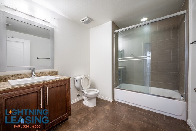 Building Photo - 11927 Kling St