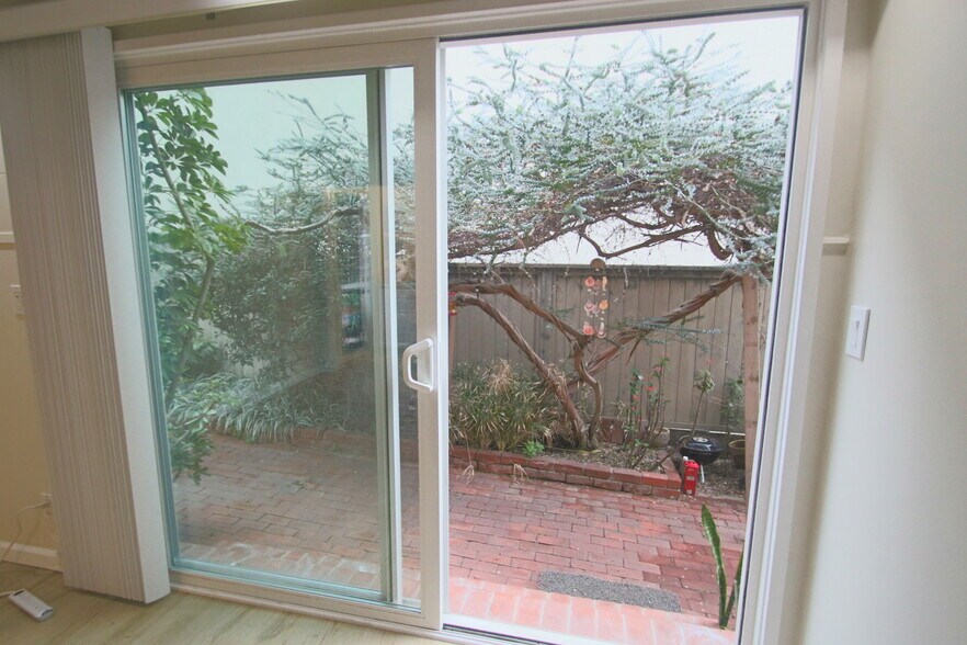 Building Photo - 126 8th St