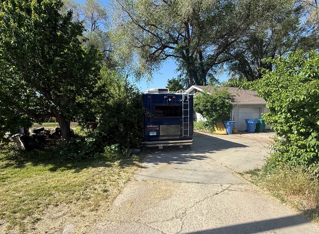 Building Photo - Cute Lehi rambler with tons of yard space ...