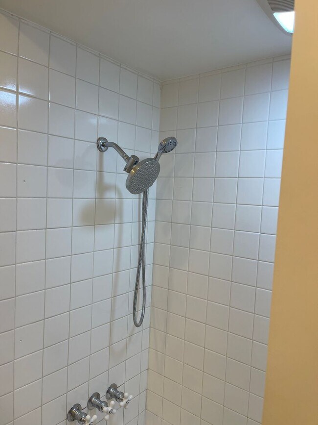 Building Photo - Spacious, open loft-style one bedroom with...