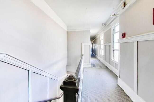 Building Photo - 860 Bush St