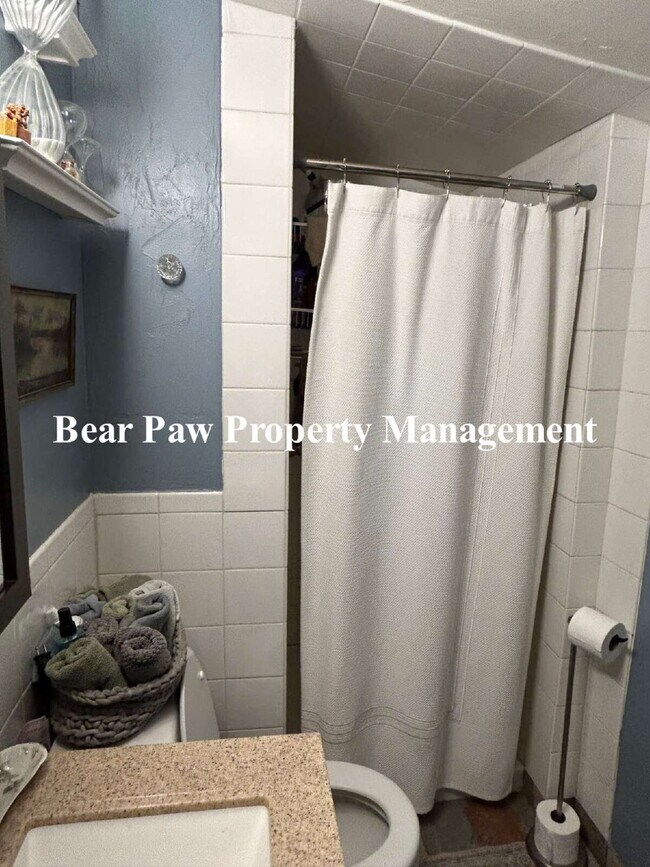 Building Photo - Adorable cabin in Evergreen!