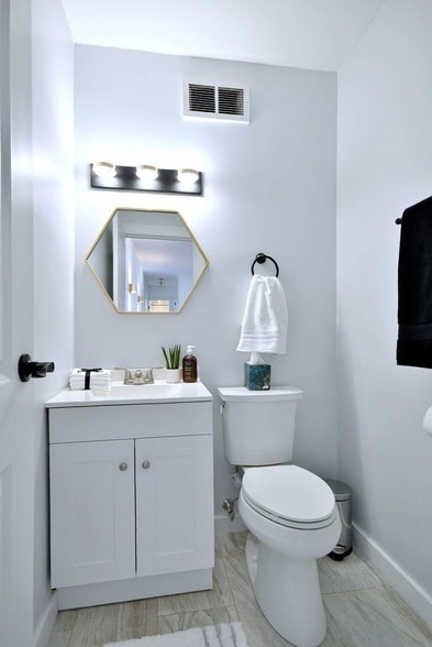 Building Photo - 1301 W Touhy Ave