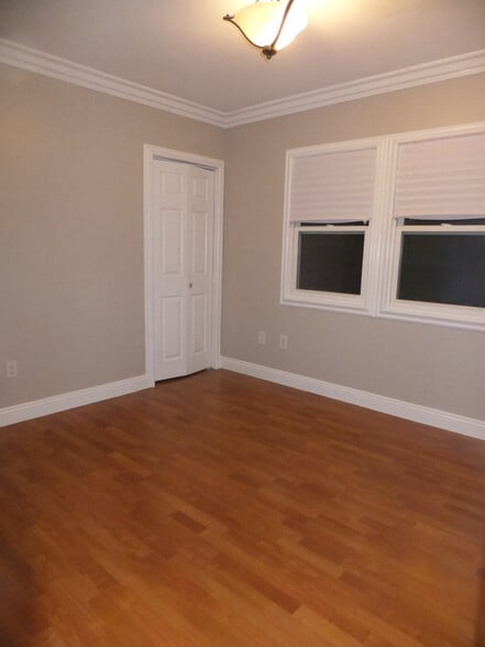 Building Photo - 3920 E 11th St