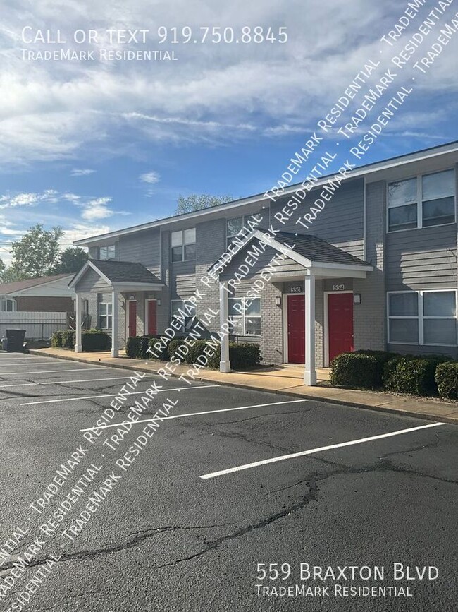 Building Photo - Gorgeous Remodeled Townhomes