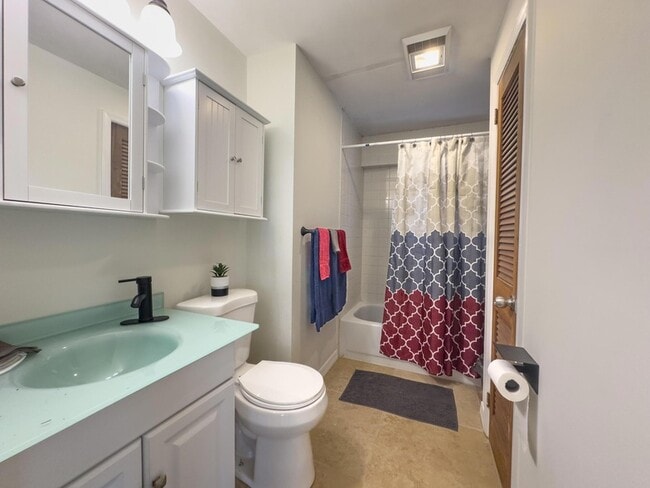 Building Photo - 422 N Broadway