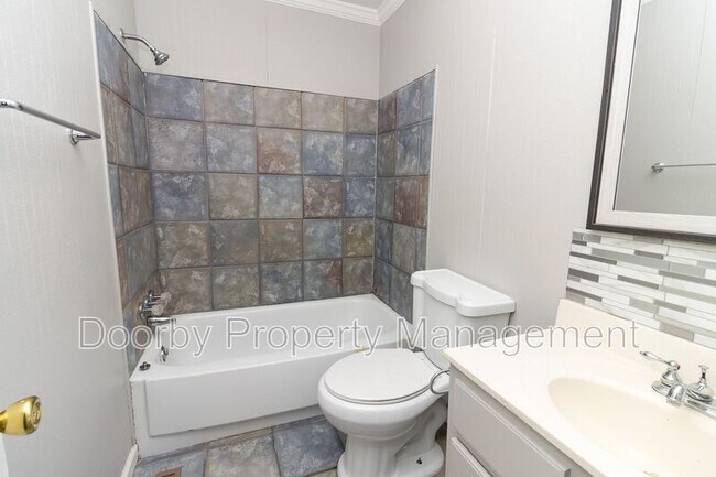 Building Photo - 730 Roberta Dr