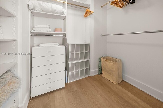 Building Photo - 2555 Collins Ave
