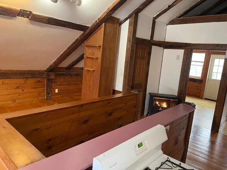 Building Photo - 35 Pleasant St