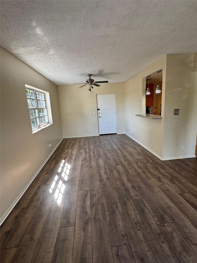 Building Photo - 1407 NE 56th St