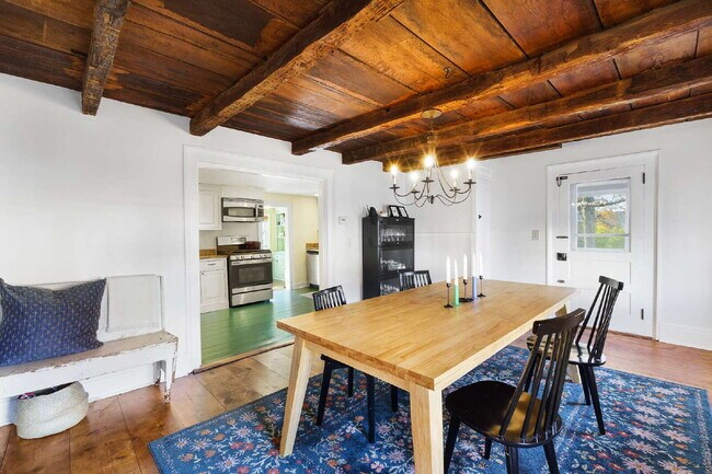 Building Photo - Historic Mendham Home