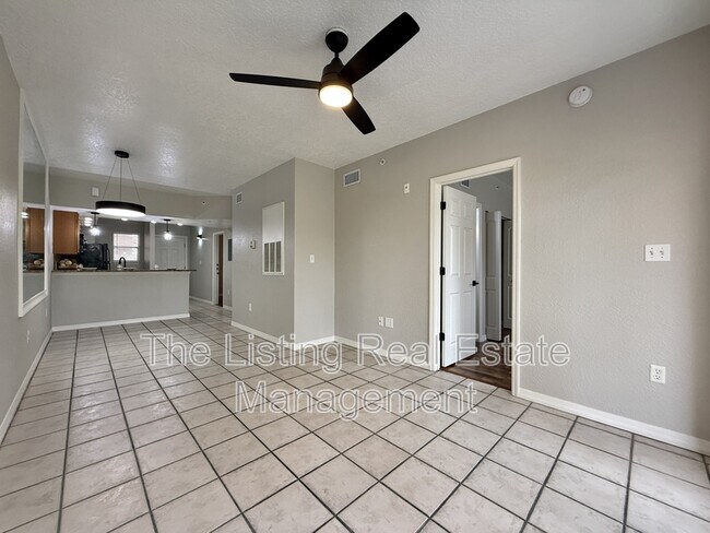 Building Photo - 2954 Sadina St