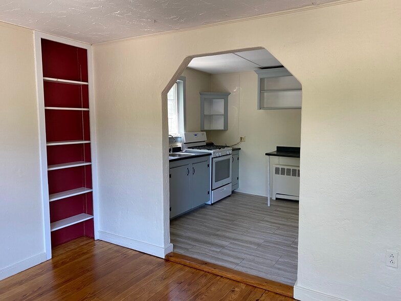 Building Photo - 13 BRIDGE St