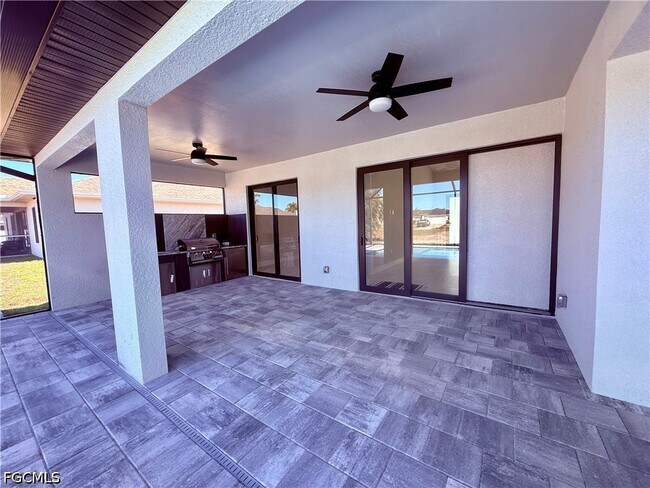 Building Photo - 106 NE 8th Pl