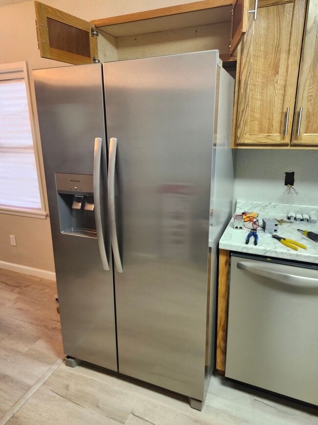 Building Photo - Remodeled FAMCEE Home